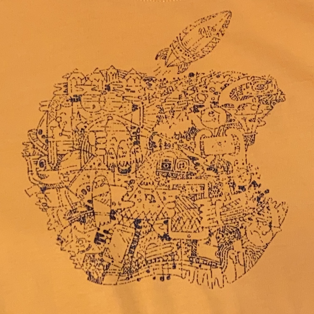 Classic Apple Logo TShirt Size M 20 12 26